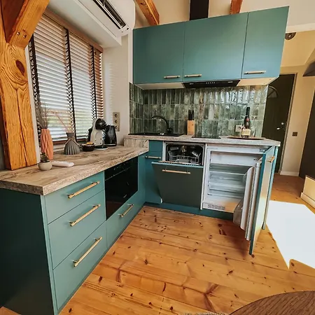 Tiny Oasis - Steps From Oldtown 아파트